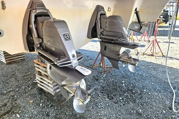 Slide: The Image of 2014 Four Winns V375 boat with dual Volvo Penta outdrives on display. - 19