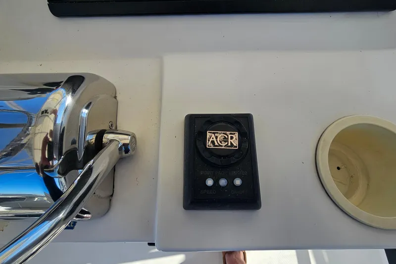 Slide: The Image of Control panel and lever on 2004 Luhrs 34 Convertible boat. - 16