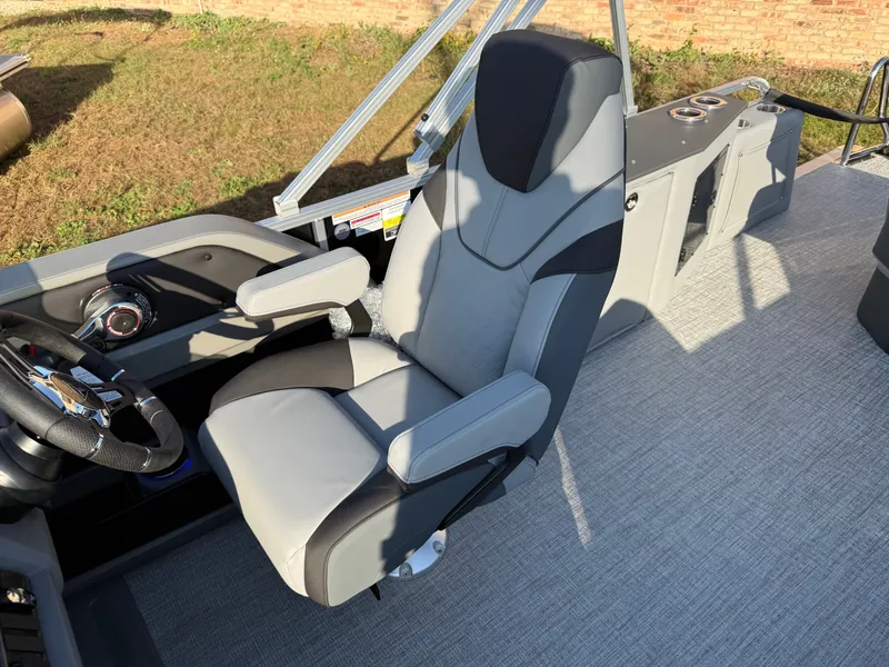 Slide: The Image of Tahoe LTZ 2385 (CRB) Cruise Rear Bench Tritoon & Honda 4-Stroke EFI 2026 - 10