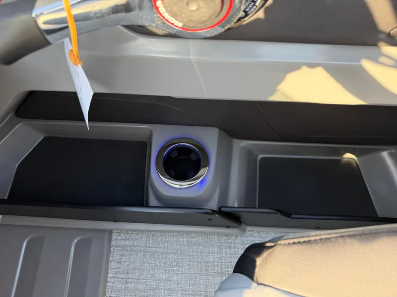 Slide: The Image of Tahoe LTZ 2385 (CRB) Cruise Rear Bench Tritoon & Honda 4-Stroke EFI 2026 - 15