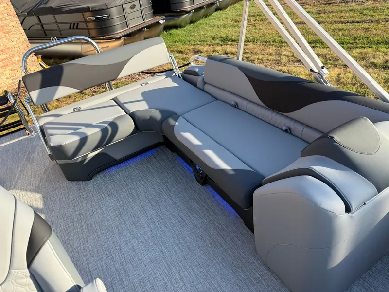 Slide: The Image of Tahoe LTZ 2385 (CRB) Cruise Rear Bench Tritoon & Honda 4-Stroke EFI 2026 - 17