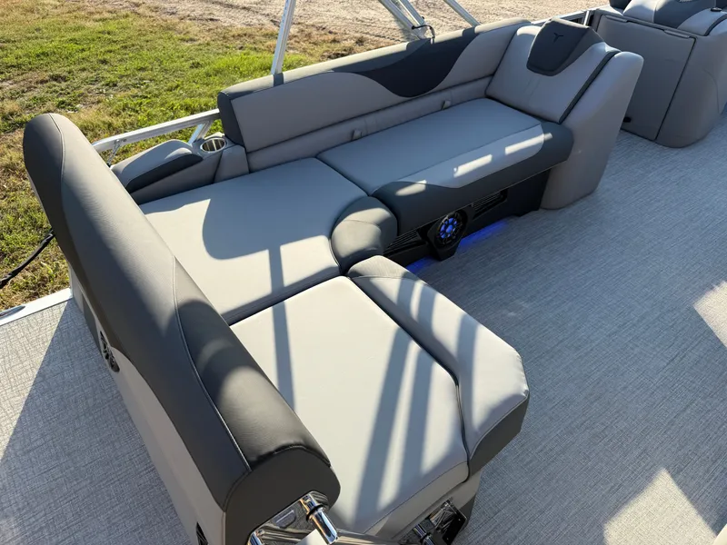 Slide: The Image of Tahoe LTZ 2385 (CRB) Cruise Rear Bench Tritoon & Honda 4-Stroke EFI 2026 - 18