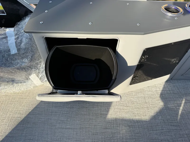 Slide: The Image of Tahoe LTZ 2385 (CRB) Cruise Rear Bench Tritoon & Honda 4-Stroke EFI 2026 - 20