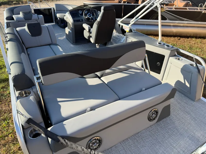 Slide: The Image of Tahoe LTZ 2385 (CRB) Cruise Rear Bench Tritoon & Honda 4-Stroke EFI 2026 - 22