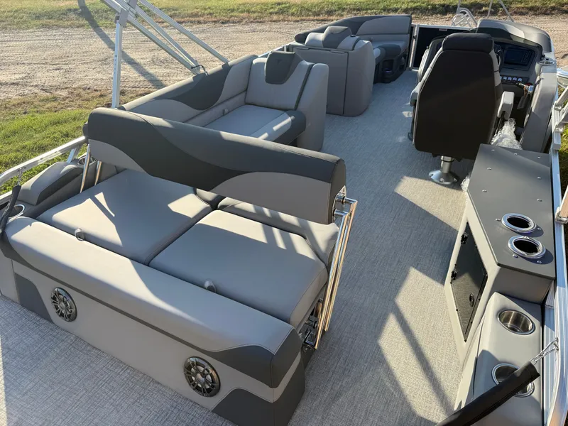 Slide: The Image of Tahoe LTZ 2385 (CRB) Cruise Rear Bench Tritoon & Honda 4-Stroke EFI 2026 - 23