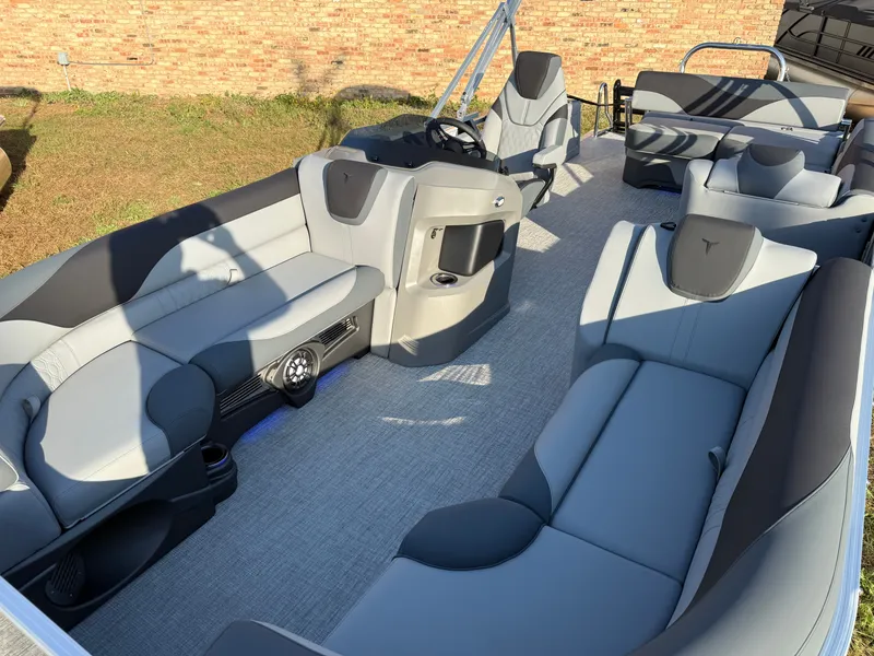 Slide: The Image of Tahoe LTZ 2385 (CRB) Cruise Rear Bench Tritoon & Honda 4-Stroke EFI 2026 - 29