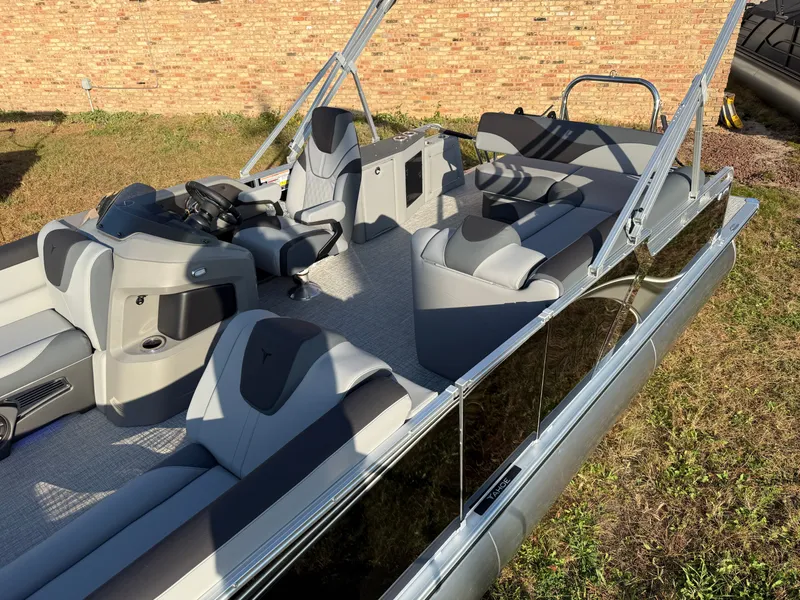 Slide: The Image of Tahoe LTZ 2385 (CRB) Cruise Rear Bench Tritoon & Honda 4-Stroke EFI 2026 - 3