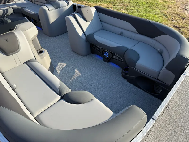 Slide: The Image of Tahoe LTZ 2385 (CRB) Cruise Rear Bench Tritoon & Honda 4-Stroke EFI 2026 - 31