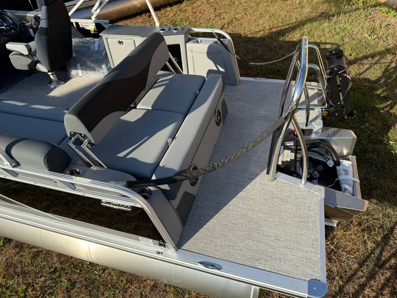 Slide: The Image of Tahoe LTZ 2385 (CRB) Cruise Rear Bench Tritoon & Honda 4-Stroke EFI 2026 - 4