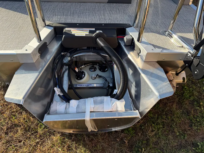 Slide: The Image of Tahoe LTZ 2385 (CRB) Cruise Rear Bench Tritoon & Honda 4-Stroke EFI 2026 - 40