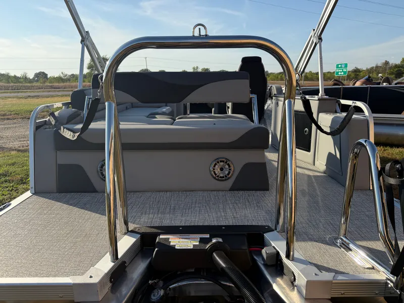 Slide: The Image of Tahoe LTZ 2385 (CRB) Cruise Rear Bench Tritoon & Honda 4-Stroke EFI 2026 - 41