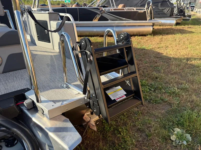 Slide: The Image of Tahoe LTZ 2385 (CRB) Cruise Rear Bench Tritoon & Honda 4-Stroke EFI 2026 - 42