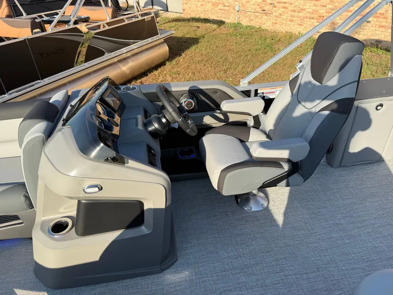 Slide: The Image of Tahoe LTZ 2385 (CRB) Cruise Rear Bench Tritoon & Honda 4-Stroke EFI 2026 - 9
