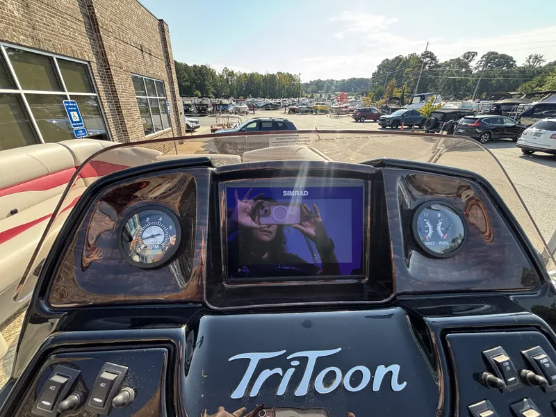 Slide: The Image of JC Neptoon 25TT Sport HTH DSL w/Mercury 350HP Engine and Marine Master Trailer 2023 - 16