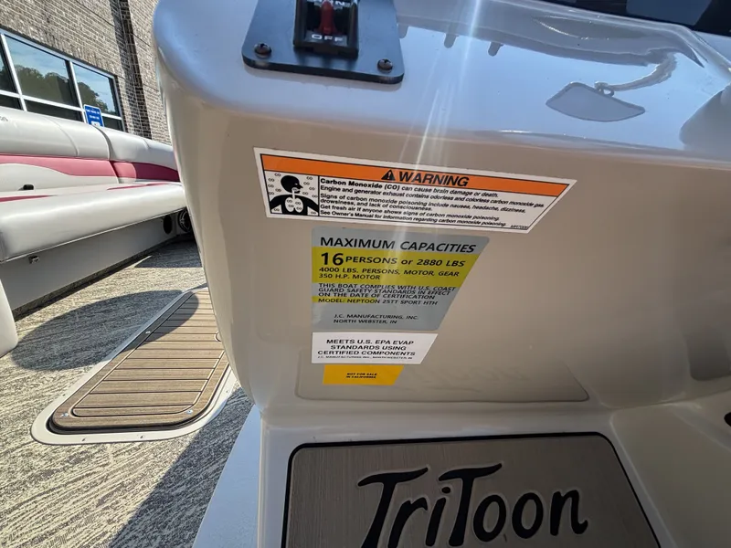 Slide: The Image of JC Neptoon 25TT Sport HTH DSL w/Mercury 350HP Engine and Marine Master Trailer 2023 - 20