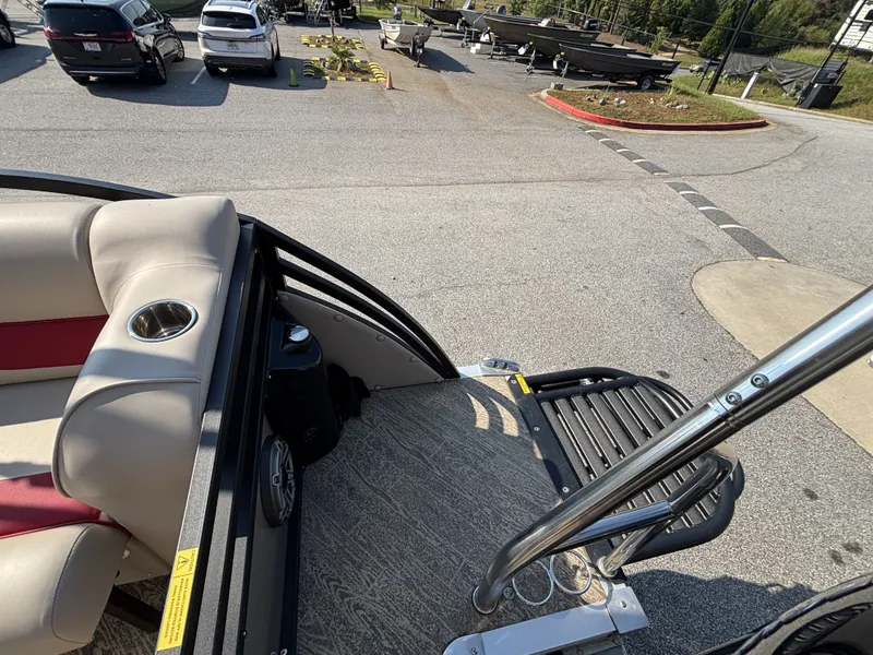 Slide: The Image of JC Manufacturing Neptoon 25TT Sport HTH DSL w/Mercury 350HP Engine and Marine Master Trailer 2023 - 29