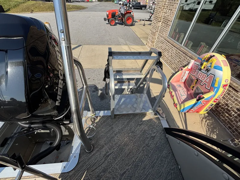 Slide: The Image of JC Manufacturing Neptoon 25TT Sport HTH DSL w/Mercury 350HP Engine and Marine Master Trailer 2023 - 32