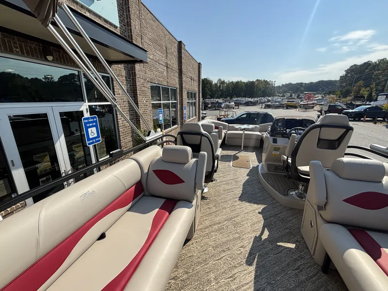 Slide: The Image of JC Manufacturing Neptoon 25TT Sport HTH DSL w/Mercury 350HP Engine and Marine Master Trailer 2023 - 34