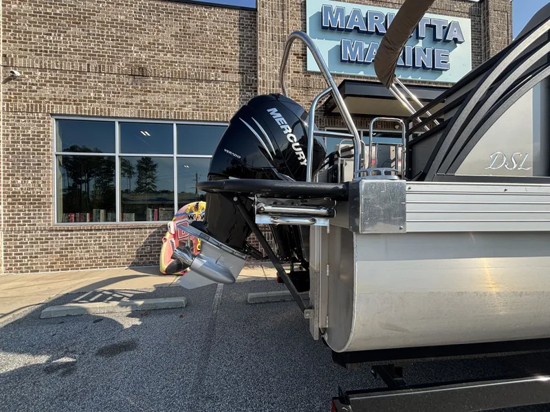 Slide: The Image of JC Manufacturing Neptoon 25TT Sport HTH DSL w/Mercury 350HP Engine and Marine Master Trailer 2023 - 39