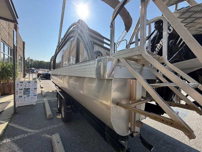 Slide: The Image of JC Manufacturing Neptoon 25TT Sport HTH DSL w/Mercury 350HP Engine and Marine Master Trailer 2023 - 5