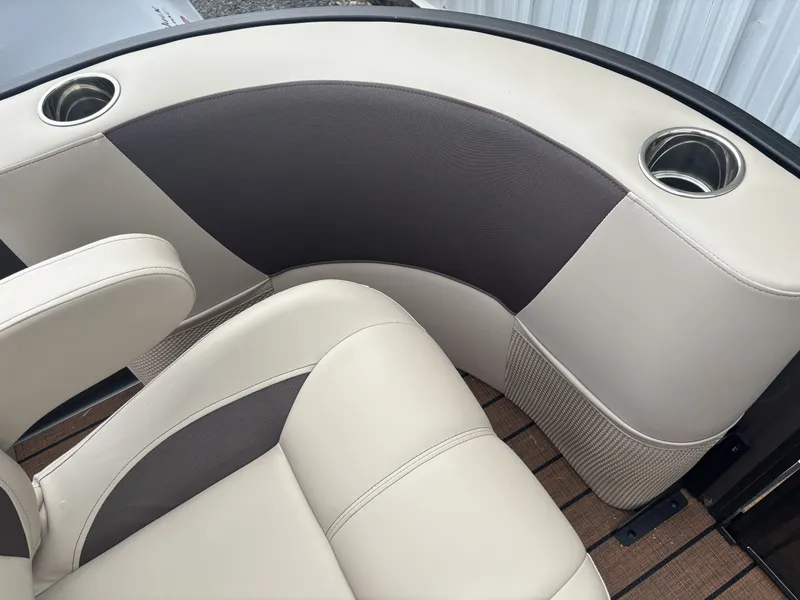 Slide: The Image of Bentley Pontoons Legacy 220 DL Navigator 2026 - 10