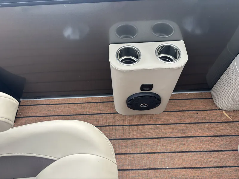 Slide: The Image of Bentley Pontoons Legacy 220 DL Navigator 2026 - 11