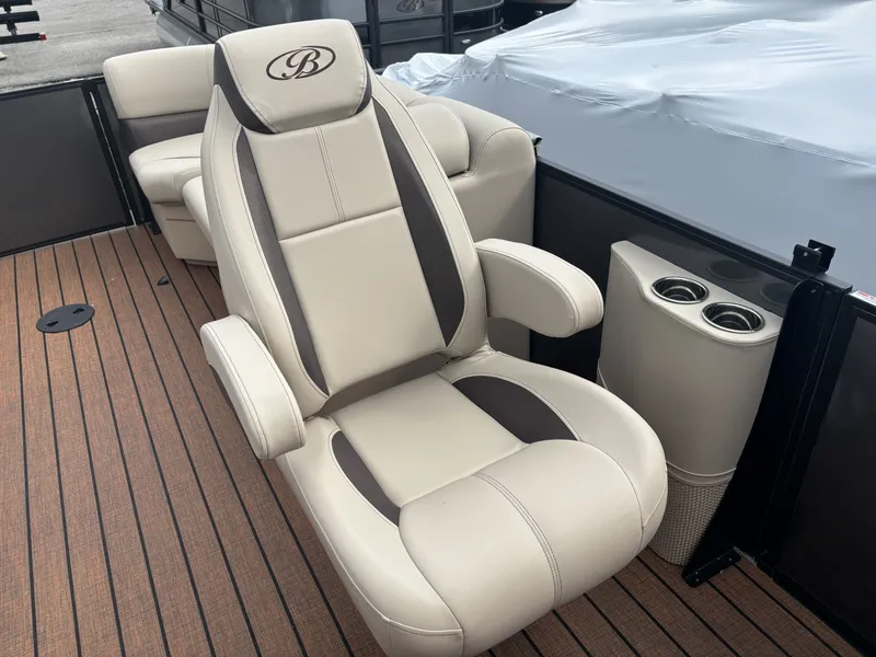 Slide: The Image of Bentley Pontoons Legacy 220 DL Navigator 2026 - 12