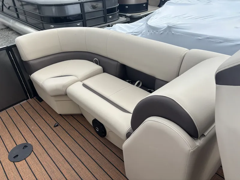 Slide: The Image of Bentley Pontoons Legacy 220 DL Navigator 2026 - 14