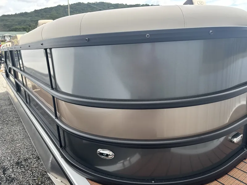 Slide: The Image of Bentley Pontoons Legacy 220 DL Navigator 2026 - 18