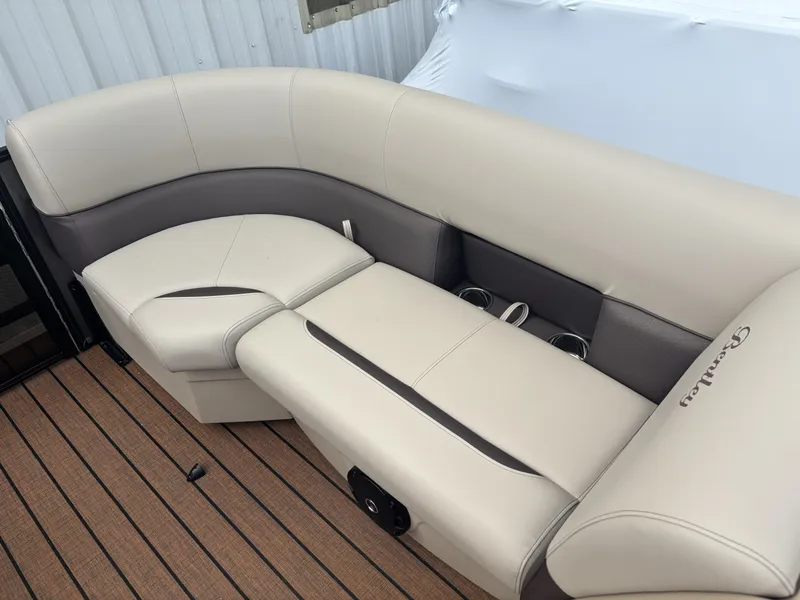 Slide: The Image of Bentley Pontoons Legacy 220 DL Navigator 2026 - 22