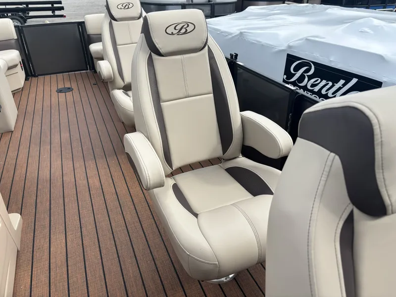 Slide: The Image of Bentley Pontoons Legacy 220 DL Navigator 2026 - 24