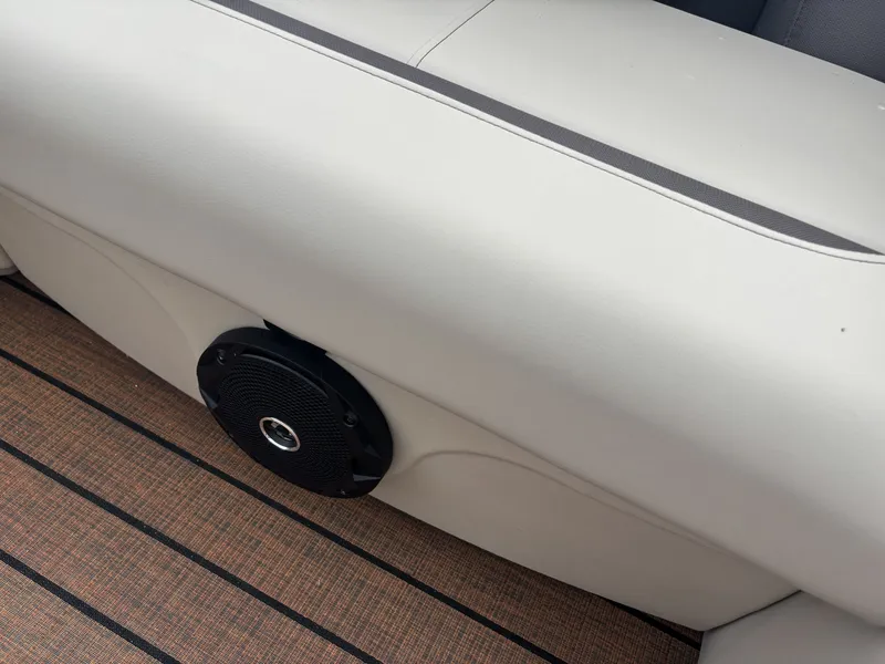 Slide: The Image of Bentley Pontoons Legacy 220 DL Navigator 2026 - 25