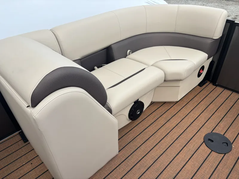 Slide: The Image of Bentley Pontoons Legacy 220 DL Navigator 2026 - 26