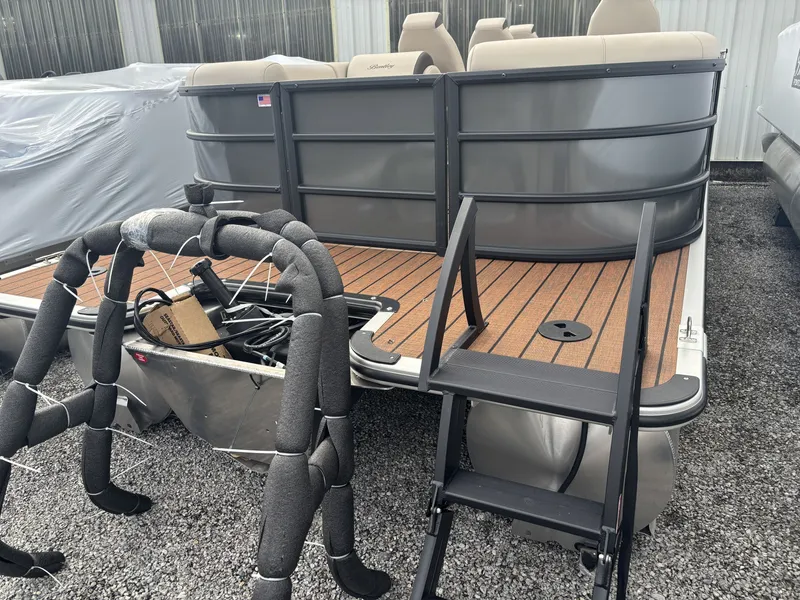 Slide: The Image of Bentley Pontoons Legacy 220 DL Navigator 2026 - 28