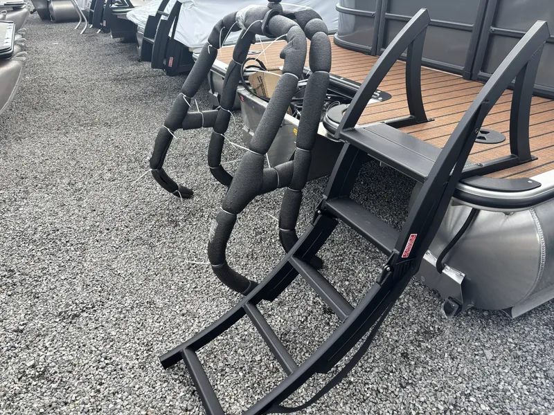 Slide: The Image of Bentley Pontoons Legacy 220 DL Navigator 2026 - 29