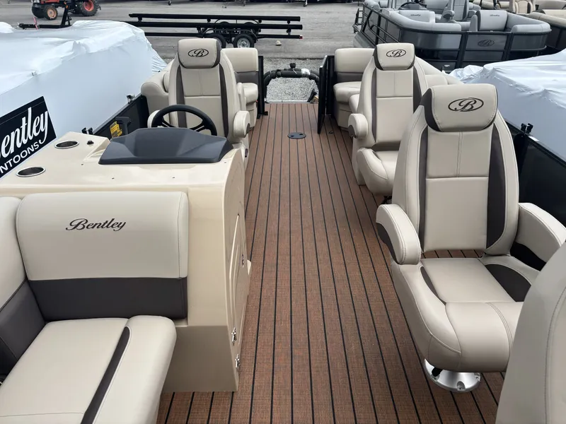 Slide: The Image of Bentley Pontoons Legacy 220 DL Navigator 2026 - 5