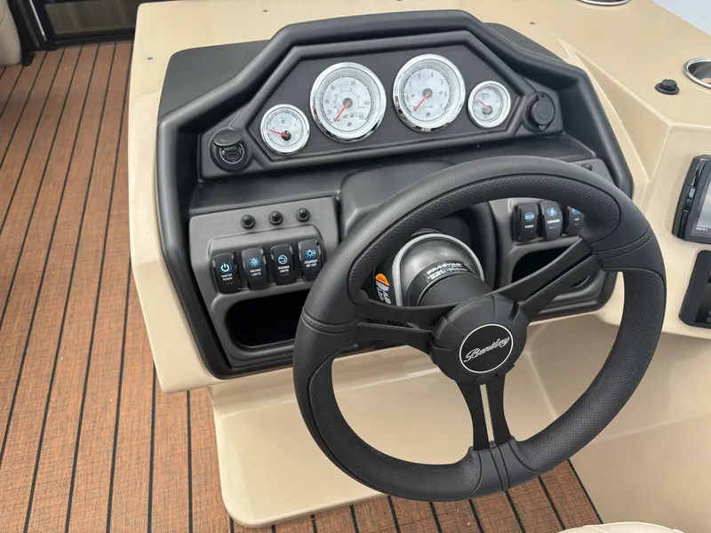 Slide: The Image of Bentley Pontoons Legacy 220 DL Navigator 2026 - 6