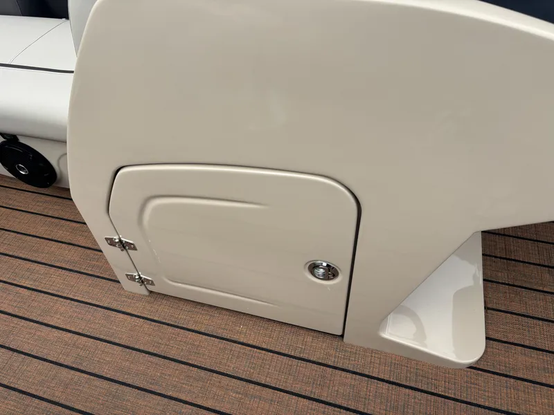 Slide: The Image of Bentley Pontoons Legacy 220 DL Navigator 2026 - 7