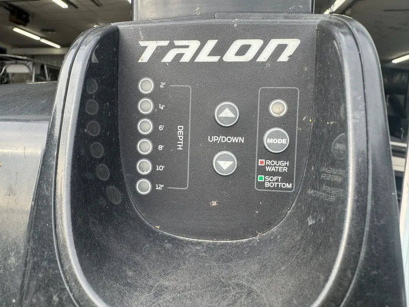 Slide: The Image of Triton 18 Explorer 2011 - 18