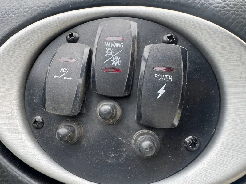 Slide: The Image of Triton 18 Explorer 2011 - 21