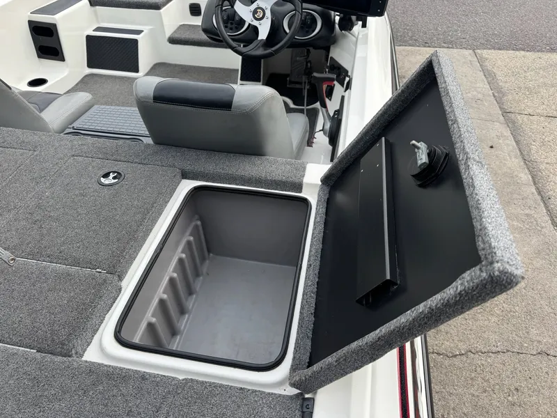 Slide: The Image of Triton 18 Explorer 2011 - 22