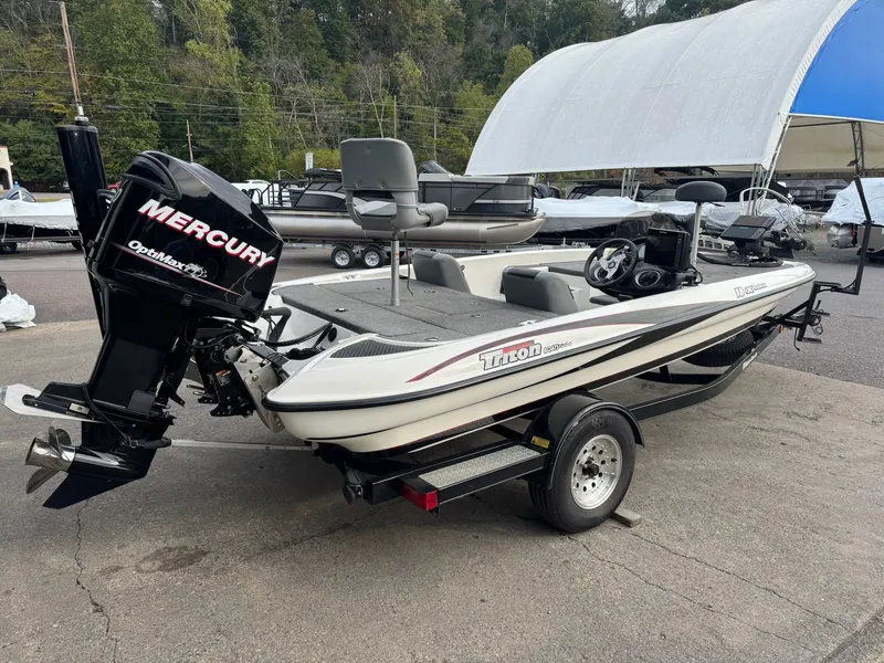 Slide: The Image of Triton 18 Explorer 2011 - 24