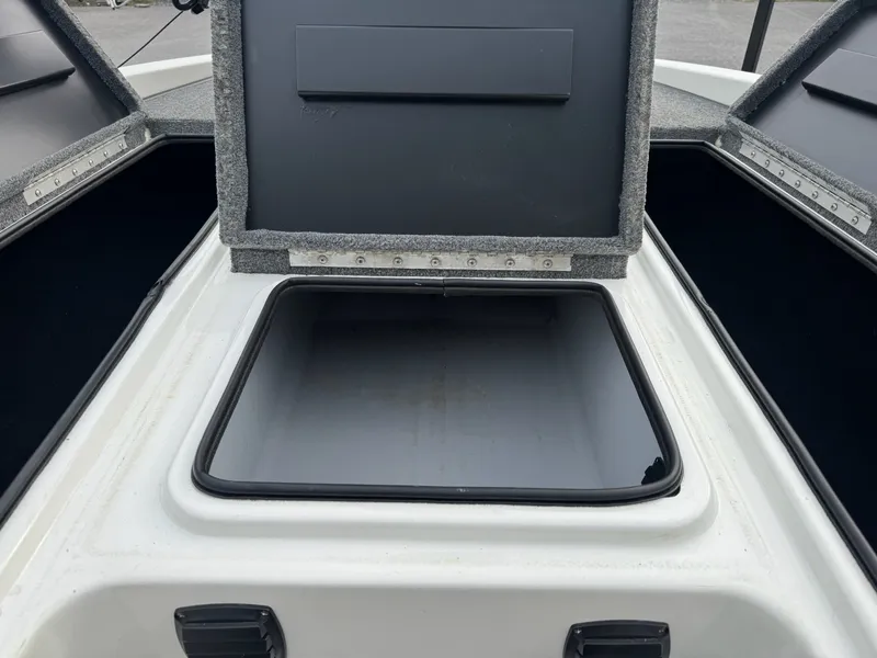 Slide: The Image of Triton 18 Explorer 2011 - 28