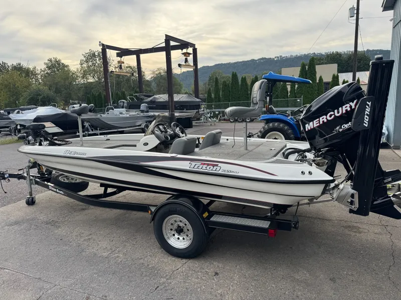 Slide: The Image of Triton 18 Explorer 2011 - 3