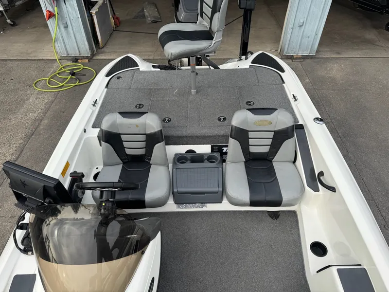 Slide: The Image of Triton 18 Explorer 2011 - 30