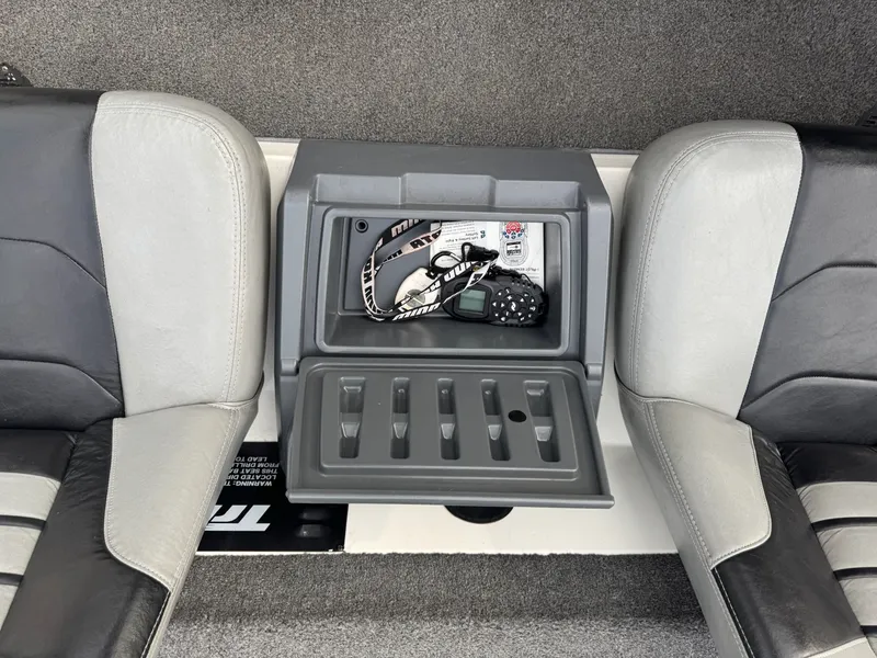 Slide: The Image of Triton 18 Explorer 2011 - 32