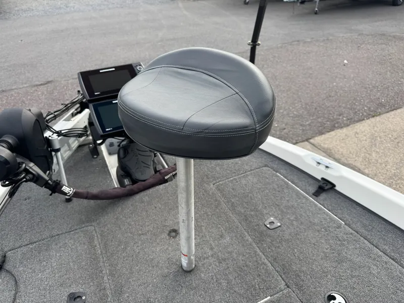 Slide: The Image of Triton 18 Explorer 2011 - 7