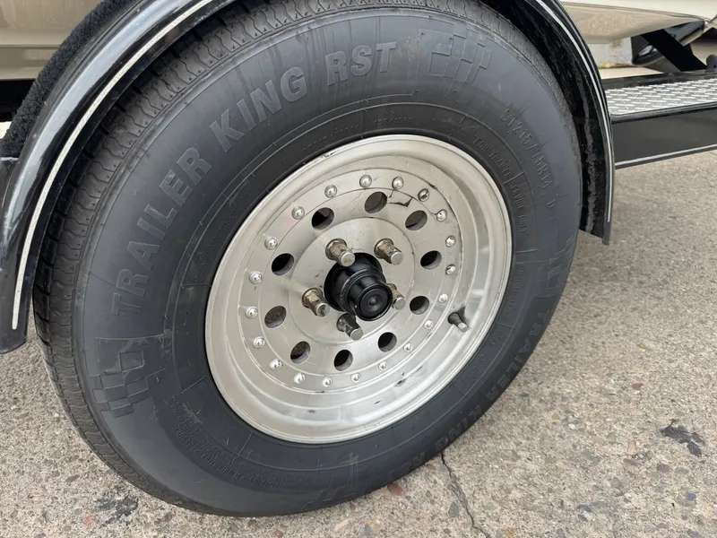 Slide: The Image of Triton 18 Explorer 2011 - 9