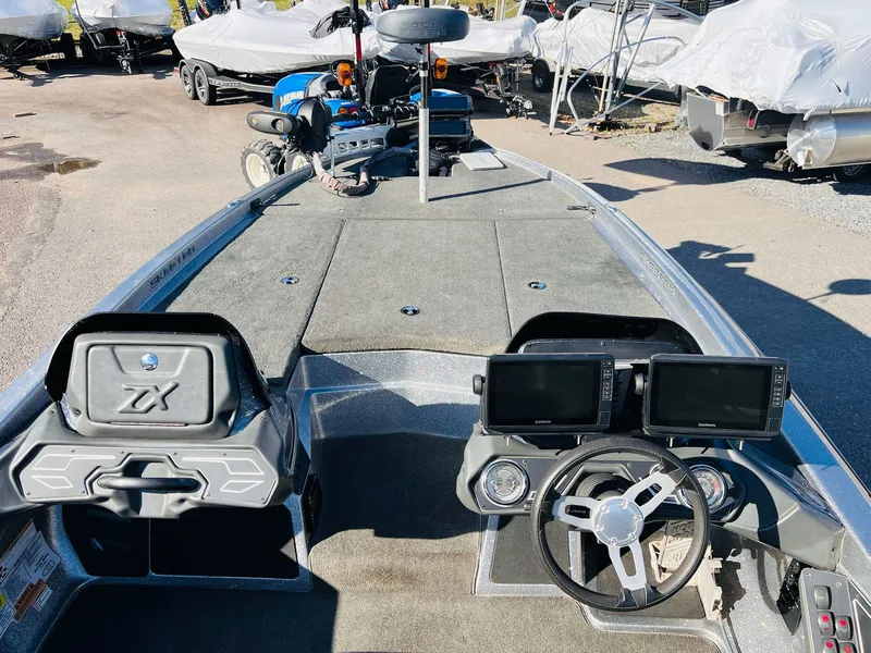 Slide: The Image of Skeeter ZX250 2016 - 17