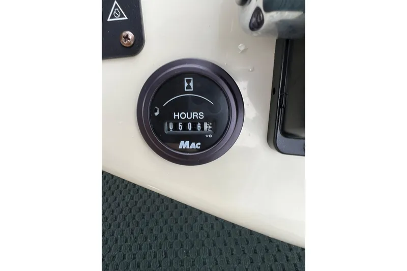 Slide: The Image of Hour meter on 2006 Bennington 2575 FS boat showing 506.3 hours. - 28